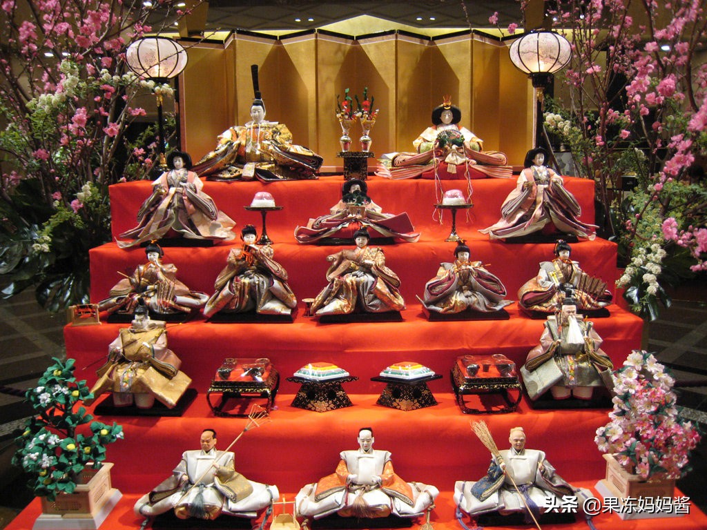 被人偶娃娃吓到,东京奥运会巨型人偶原型