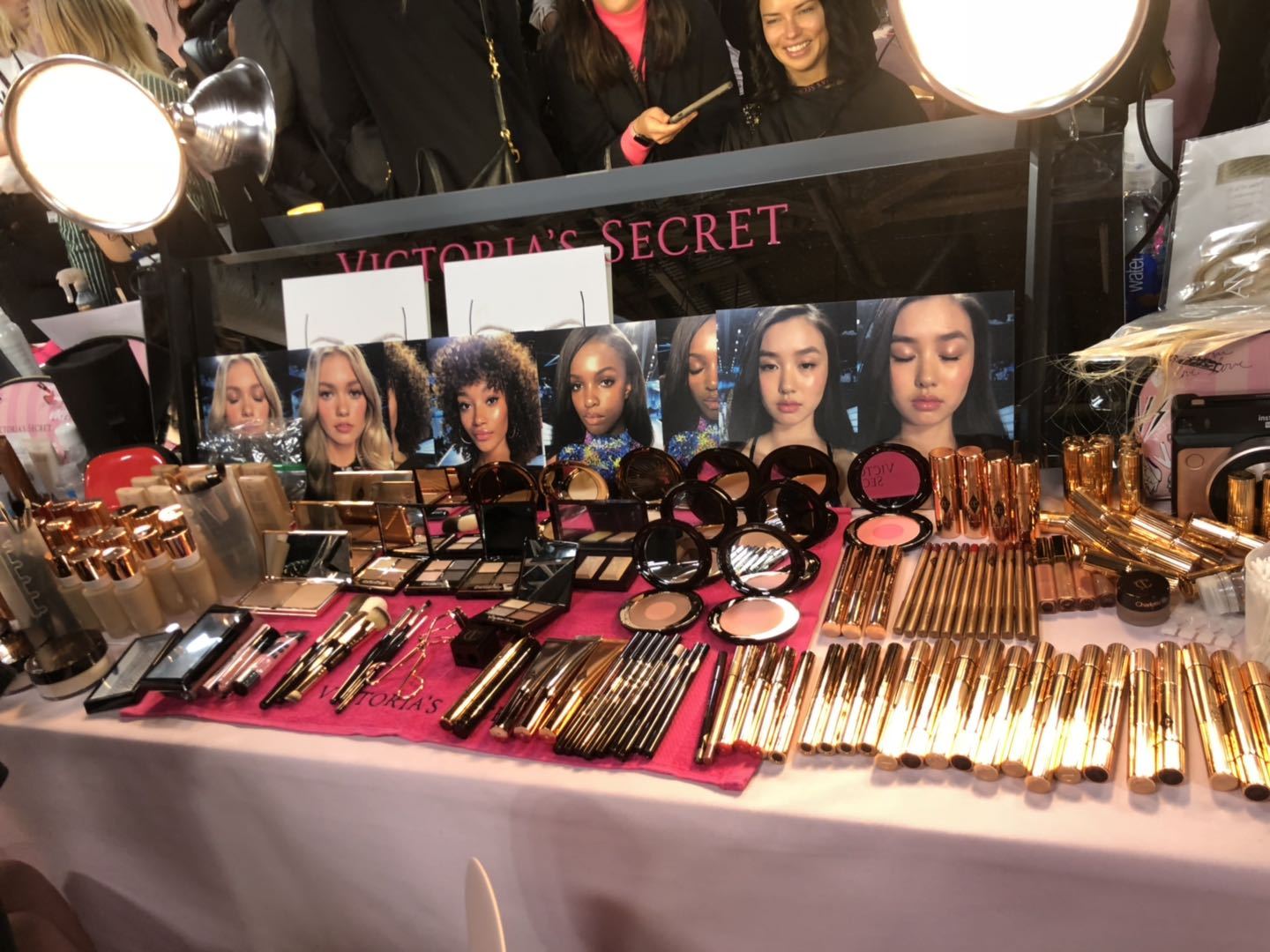 维密大秀四位国模惊艳全场,维密超模大秀集锦