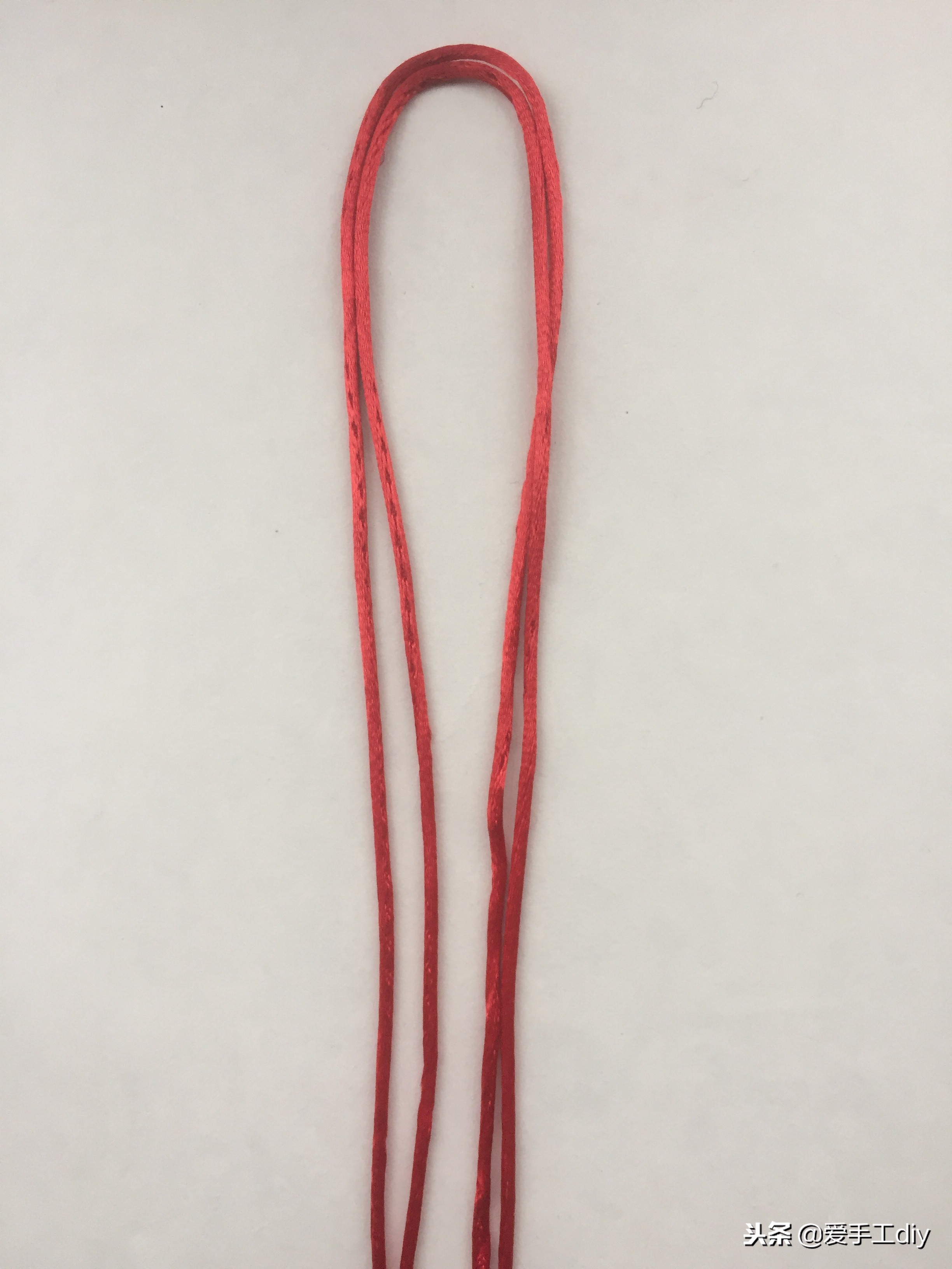 红绳加水晶转运珠戒指的编法,红绳戒指绳中间穿珠子编绳教程