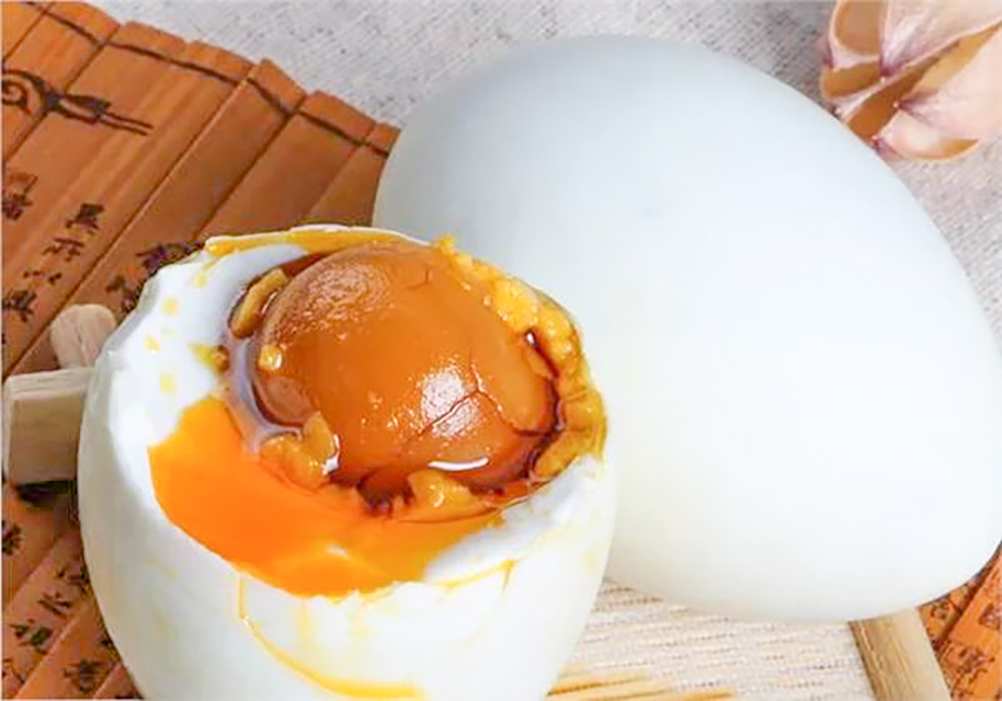 50个咸鸭蛋的正宗腌制方法,50年腌咸鸭蛋老方子100%出油方法