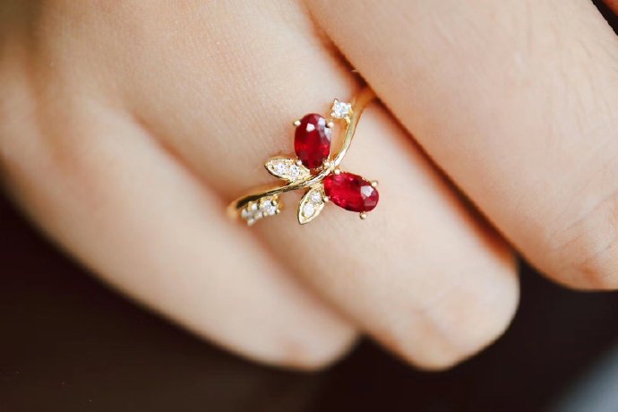 七夕节给女朋友送什么首饰好呢,七夕节礼物送什么首饰好