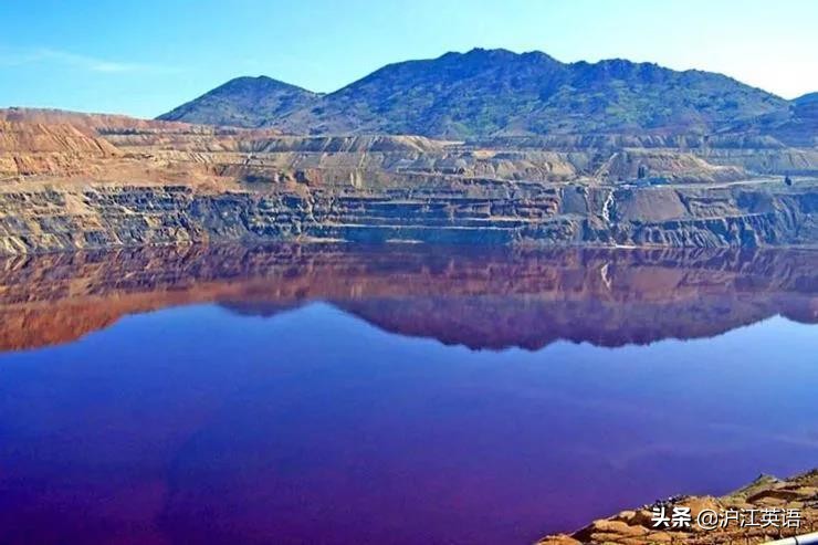 美国特点旅游景点口香糖墙,世上最恶心的景点墙上全是口香糖