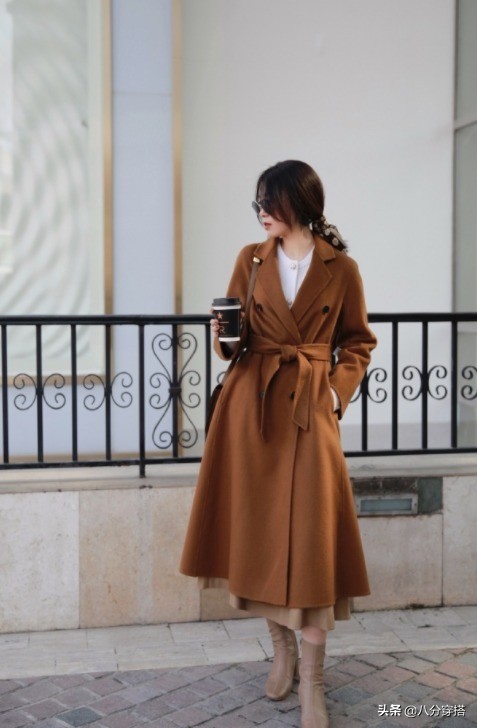秋冬配大衣短靴推荐,冬季呢子大衣配什么材质短靴好看