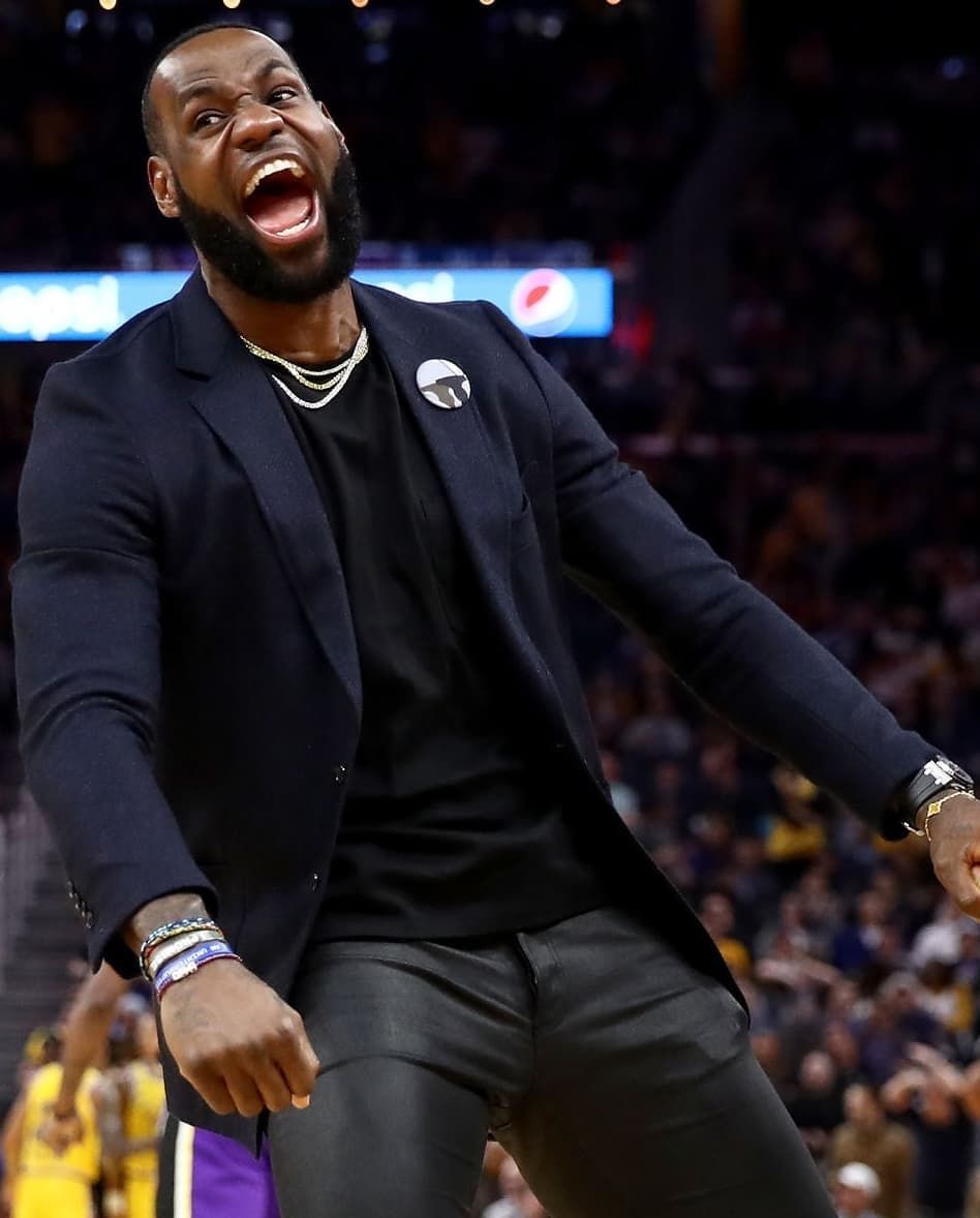 詹姆斯休战戴维斯,詹姆斯怎么回应蕾哈娜