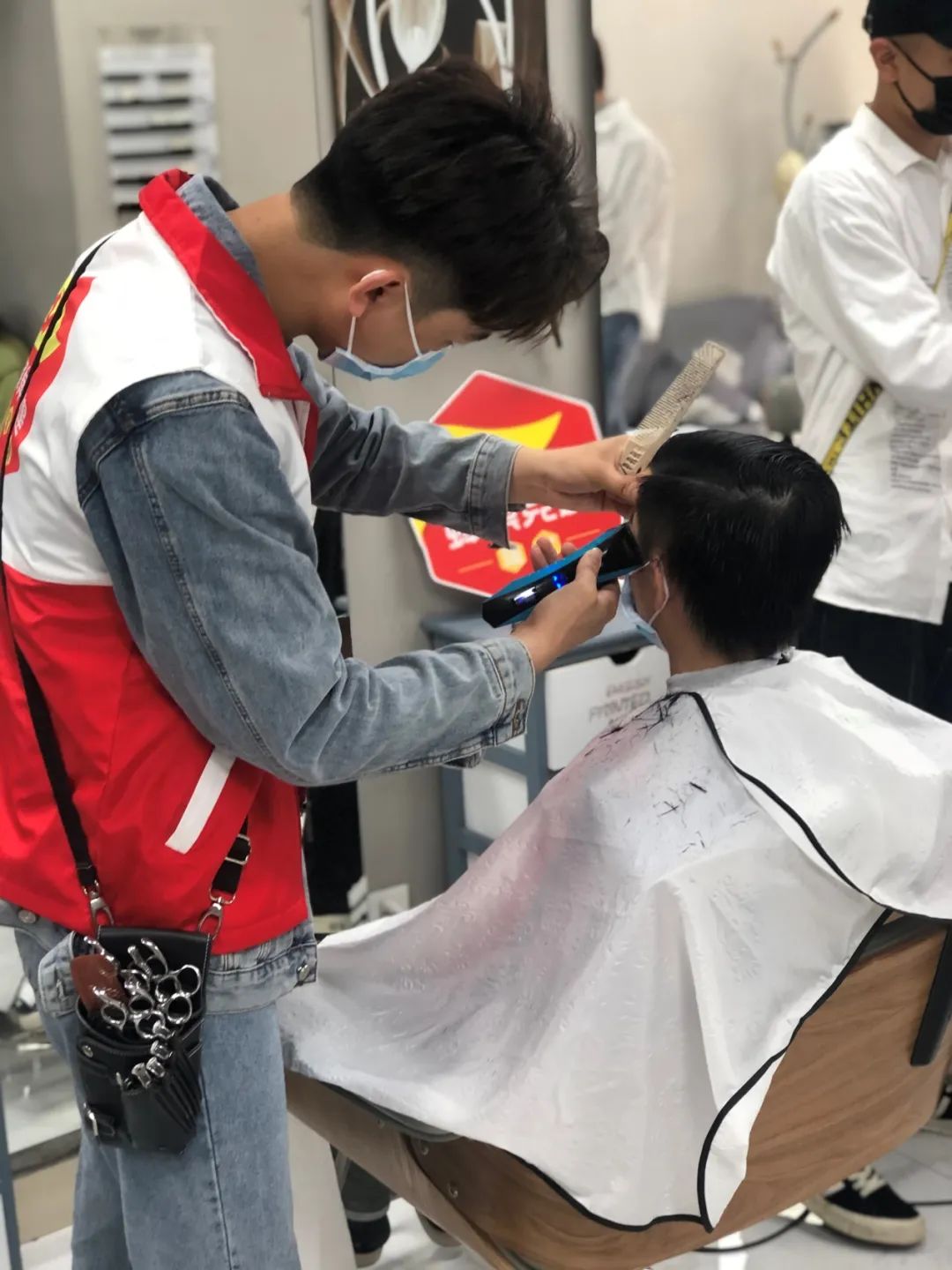 海珠｜超赞！派口罩、送凉茶、防疫心理咨询……瑞宝街蜂巢*党**建线上+线下多重暖心服务