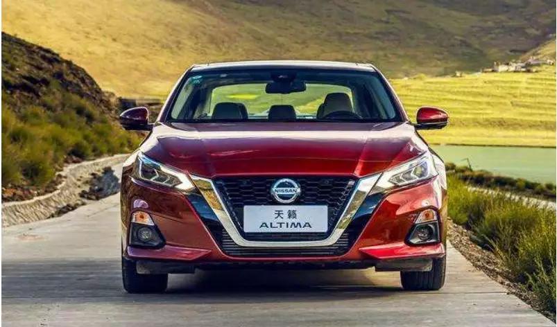 13款天籁中控屏幕黑屏按着有声音,20款日产天籁屏黑屏怎么回事