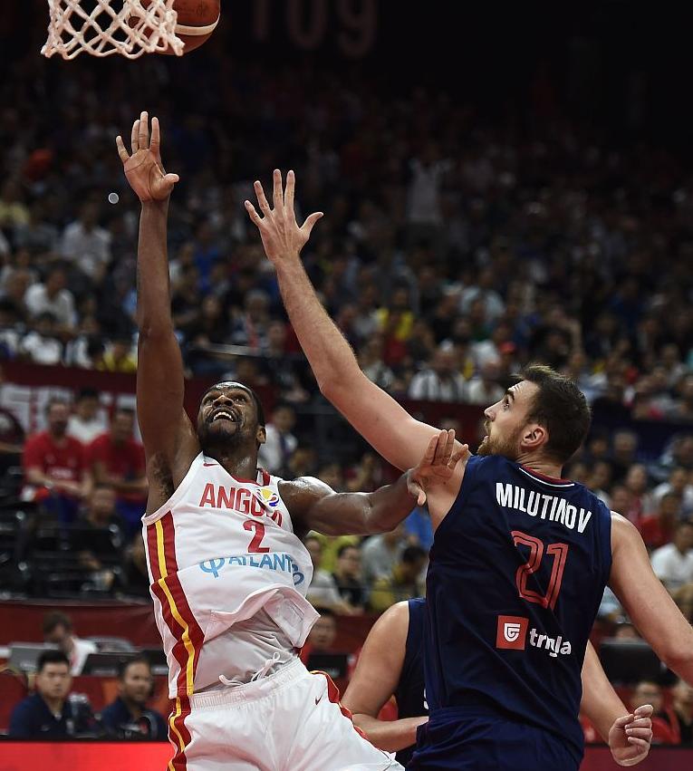 约基奇得总冠军回塞尔维亚庆祝,约基奇半场三分绝杀勇士