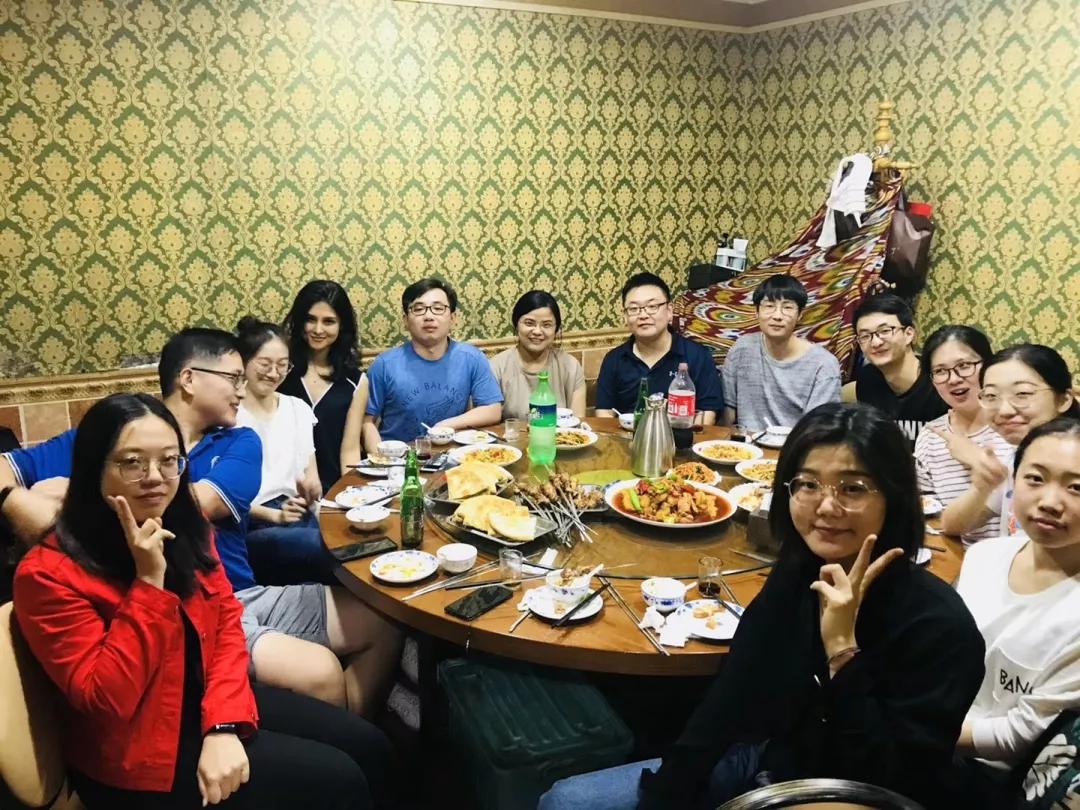 他是清华博士后，曾任职于期货交易所，如今是上海211名校男神教师！