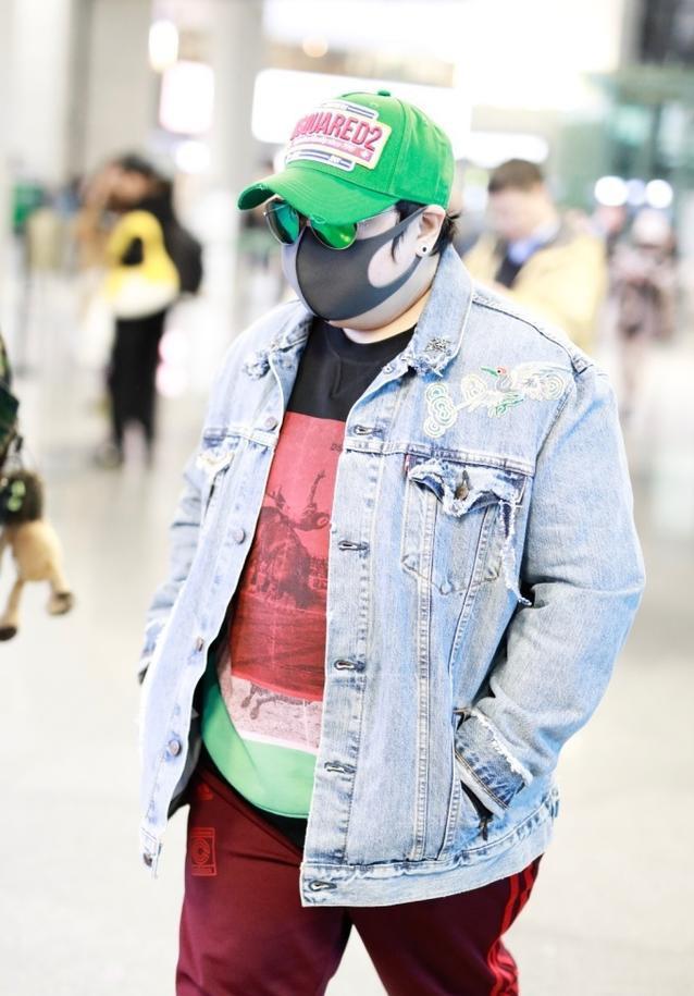 韩红早期军装照,18岁的韩红穿着军装