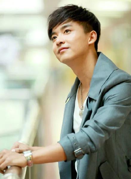 李佳航怒骂键盘侠“我是你爹”！不愧是《爱情公寓》最有种的男人