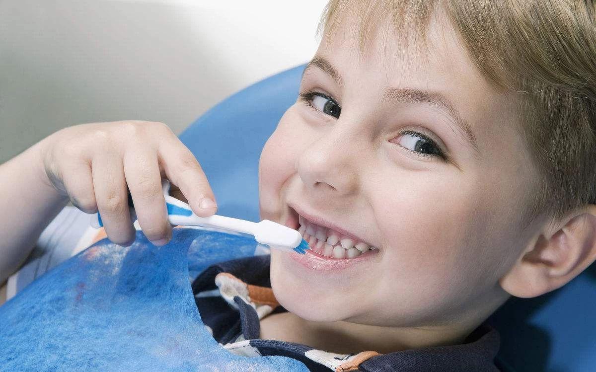 每晚坚持刷牙宝宝的牙齿怎么还黑,为什么宝宝每天刷牙牙齿还是黑的