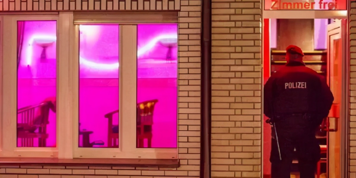 这个叫“猪头”的男人，创建了欧洲规模最大的性剥削网络