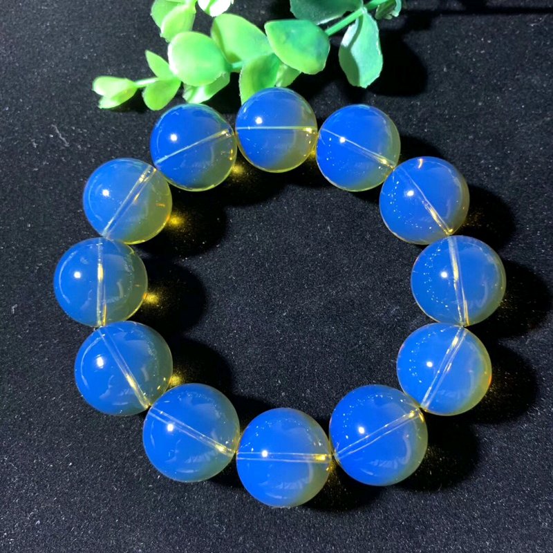 翡翠手镯戴久了表面有好多点点,买的翡翠手镯戴时间长了发黄