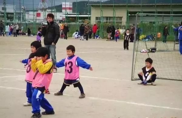 日本3比0伊朗进决赛,日本3:0伊朗足球