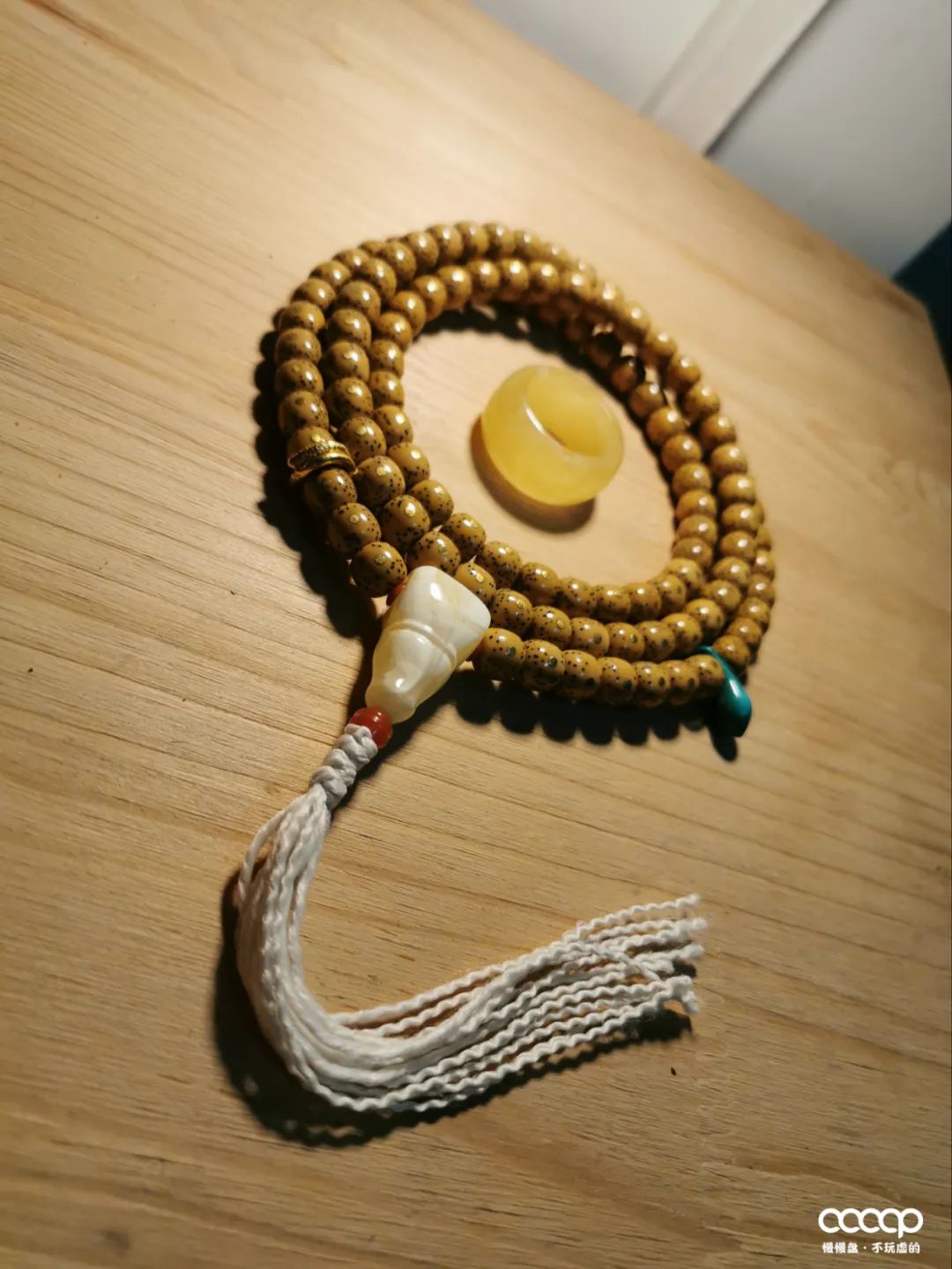 长串配饰如何搭配好看,多个手串如何搭配配饰好看