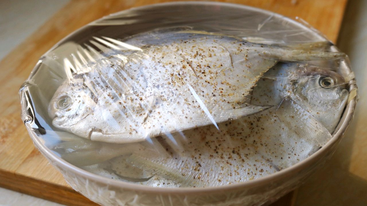 香煎鲳鱼的家常做法大全集,白鲳鱼怎样香煎外酥内嫩