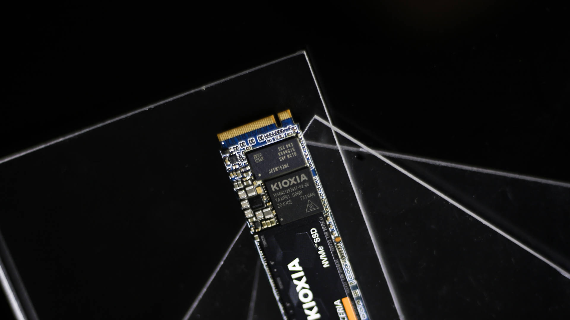 铠侠240g固态硬盘怎么装,foresee固态硬盘和铠侠哪个好