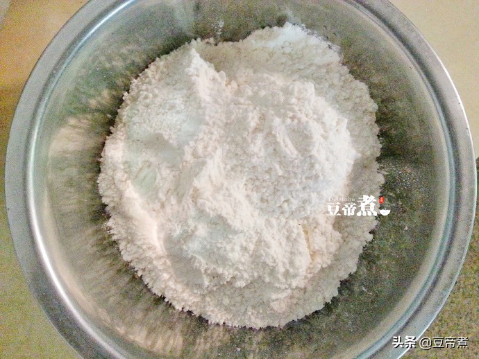 下雨没事在家自制凉皮,和家人一起做凉皮