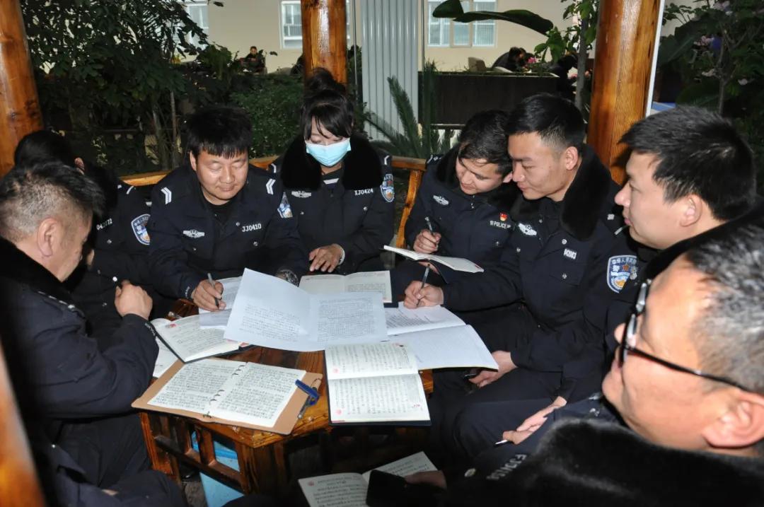 争创六强公安机关党支部,积极争创规范化标准化党支部