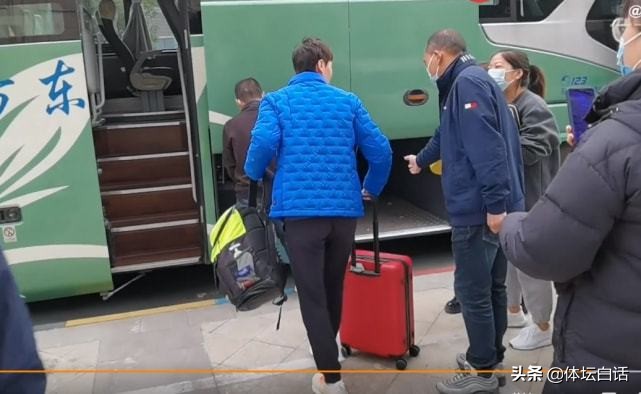 国乒樊振东黑色体恤,樊振东陈梦同款衣服完整视频