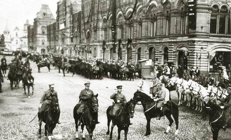 此人打仗很差却当上了苏军元帅，政治手段高明让人不得不服