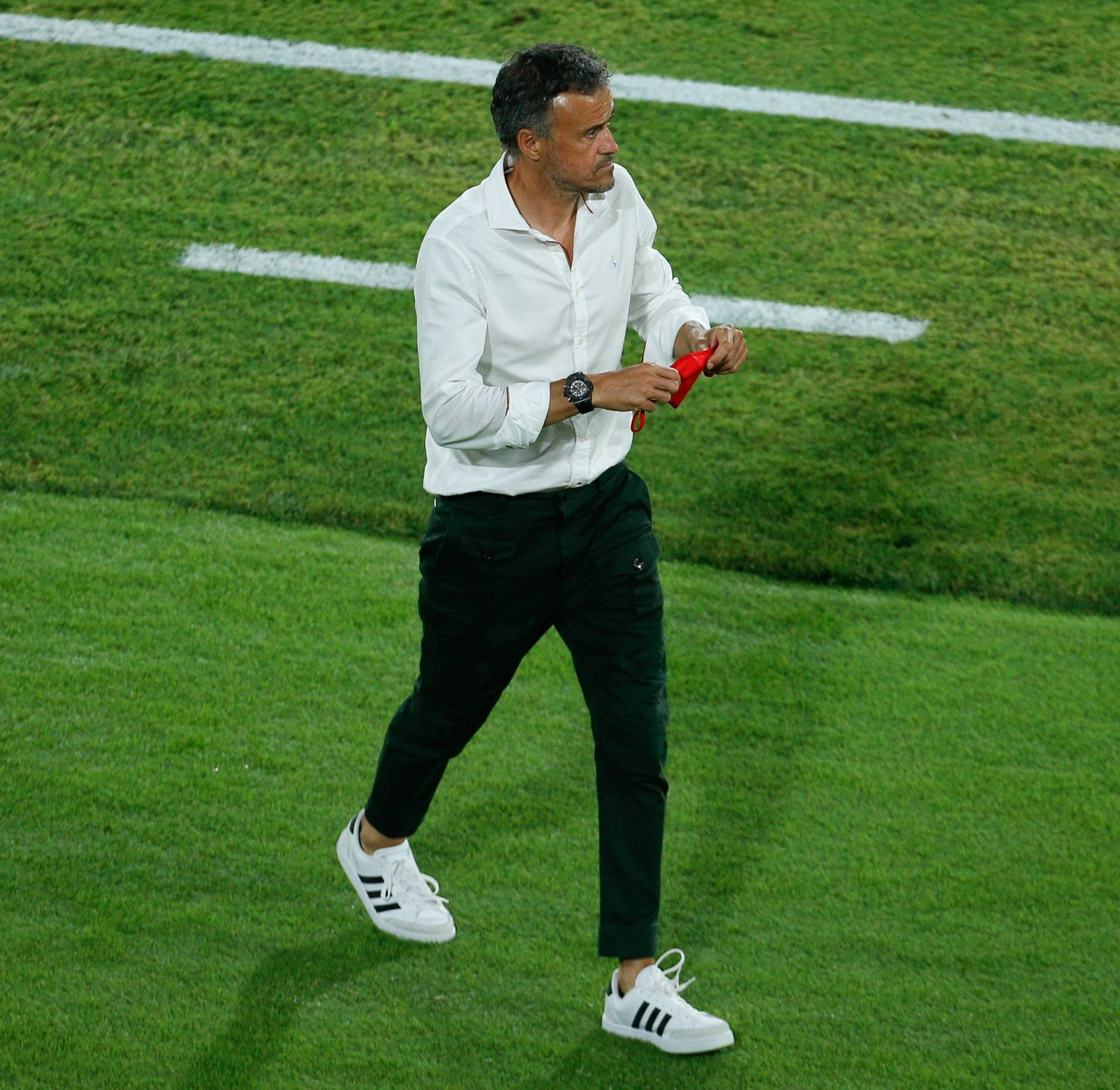 大饱眼福！欧洲杯名帅衣品赏析：索思盖特弃马甲曼奇尼秀阿玛尼