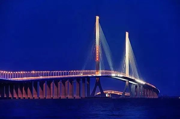 疯狂刷屏！夜晚24:00的上海街头，藏着另一幅面孔…