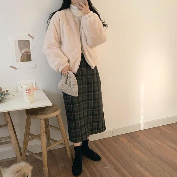 毛衣下摆宽松搭配什么裙子,大毛衣加半裙的搭配洋气好看
