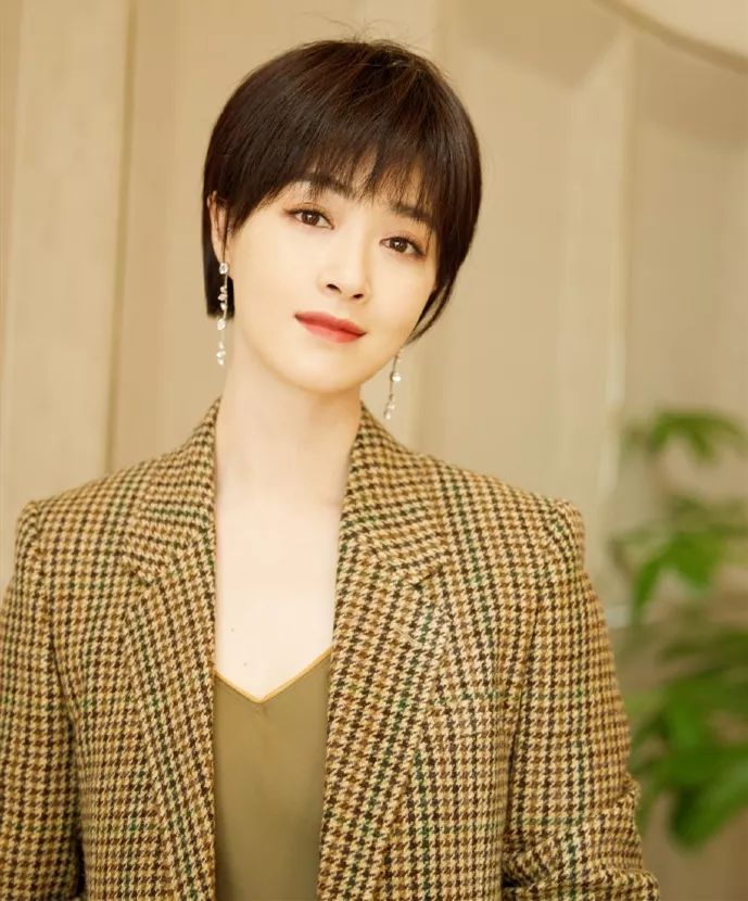 减龄气质超短发发型,女生一定要尝试的发型成熟短发