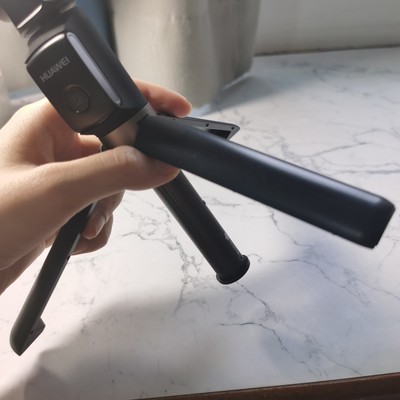 华为三脚架自拍杆af15怎么用,华为有线自拍杆的使用方法及操作