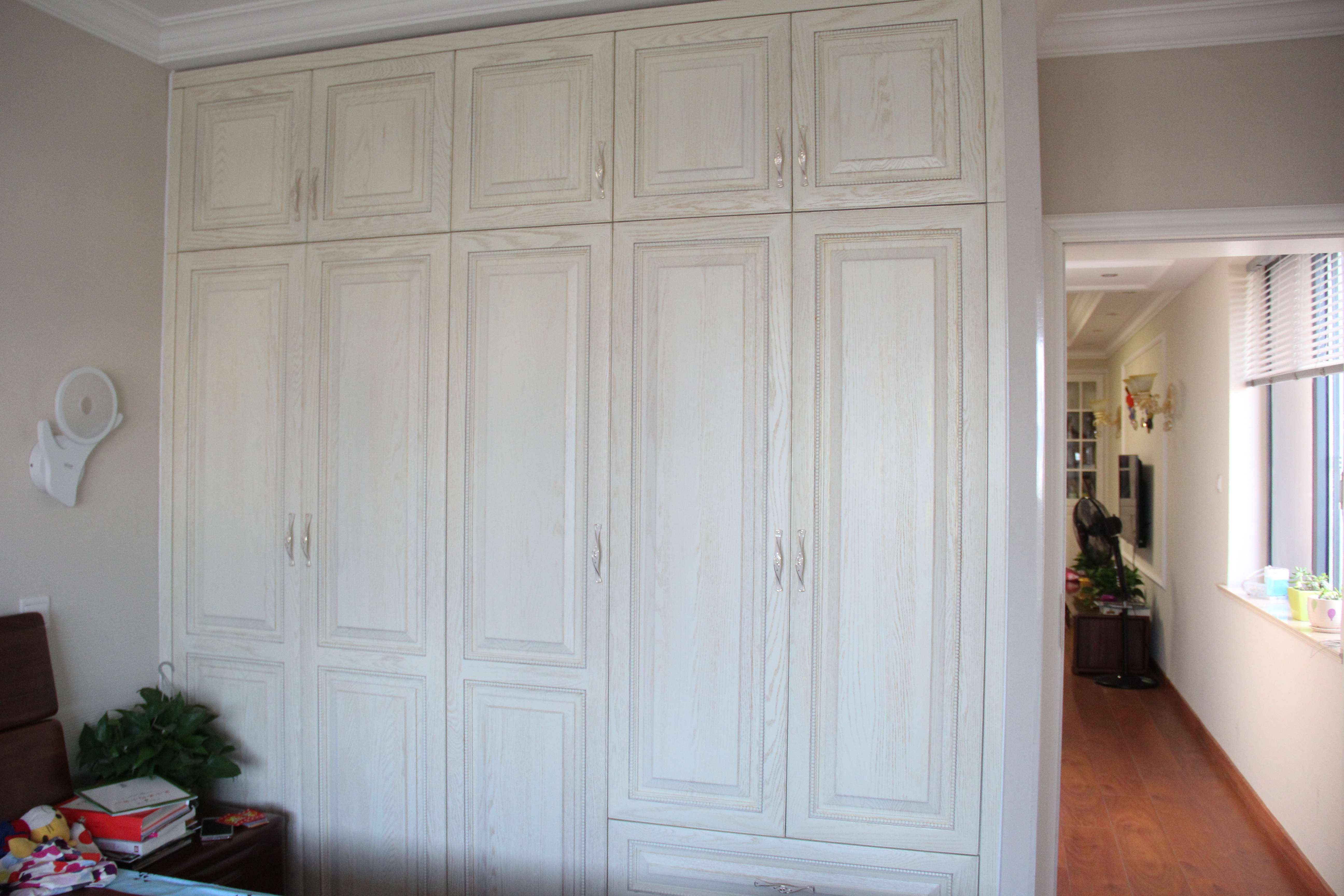 省钱又实用简易衣柜,铝框架衣柜柜门省钱