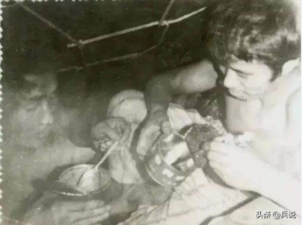 没有老鼠不叫猫耳洞：老山战士逮住2公斤大鼠，铁链拴起当宠物