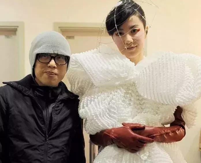 红到高处不胜寒还能引爆热搜，顶级天后的特质别人想学都学不来