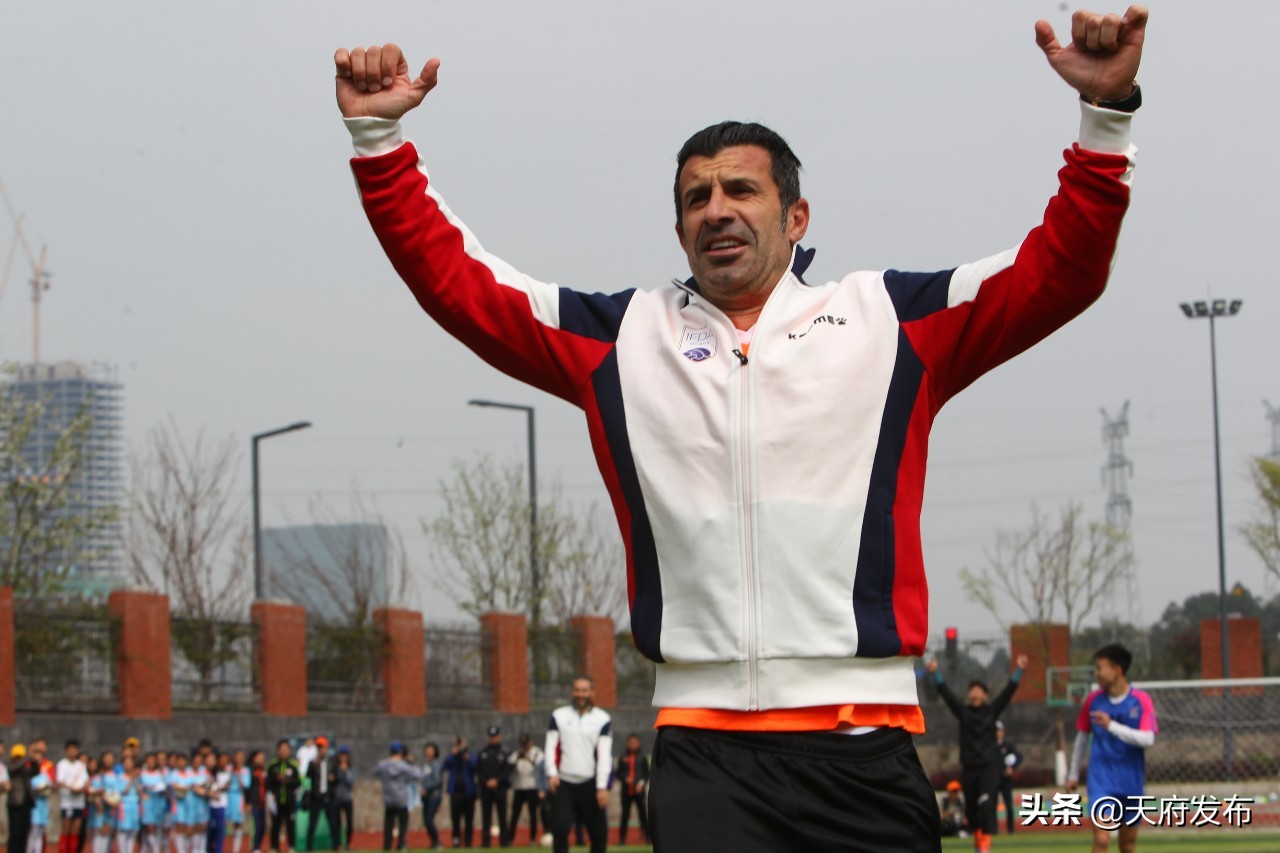 燃爆！巴乔、巴蒂、菲戈等世界足坛传奇齐聚天府新区，重现当年风采