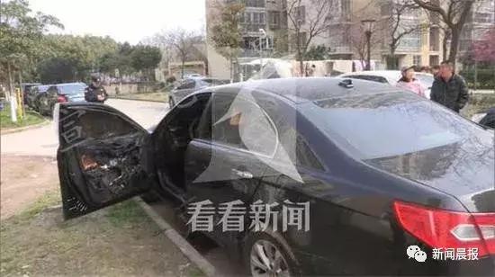 轿车突然失控撞飞俩居民，罪魁祸首是一罐可乐！网友：现实版《死神来了》