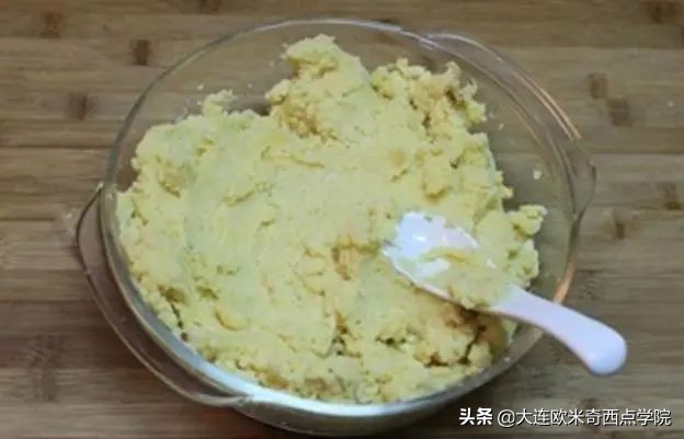 绿豆糕怎么在家里做,自制绿豆糕没有买的好吃