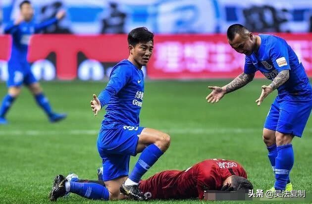 拉莫斯对梅西犯规集锦,拉莫斯两张黄牌