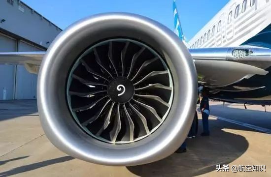 波音737max8和空客320对比,波音737max8和空客a321哪个大