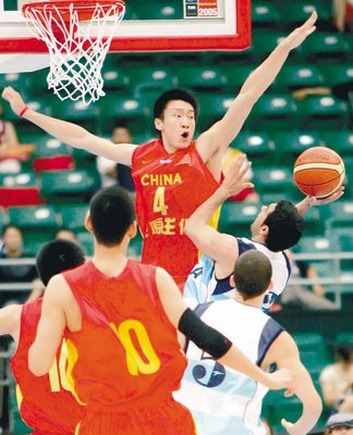 姚明篮球场上打架事件,姚明打球打架事件