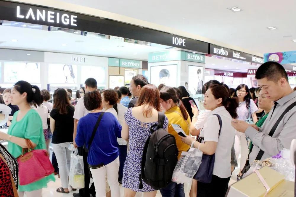 被冠以“素质低”的中国游客，如今成了一些国家最为思念的亲人