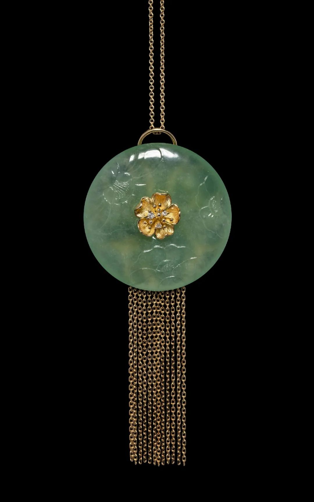 她设计的珠宝如画似景承包了你对美的所有渴求与遐想