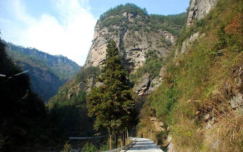 山似剑水如蓝，曾经年少在建南—建南纪事（上）