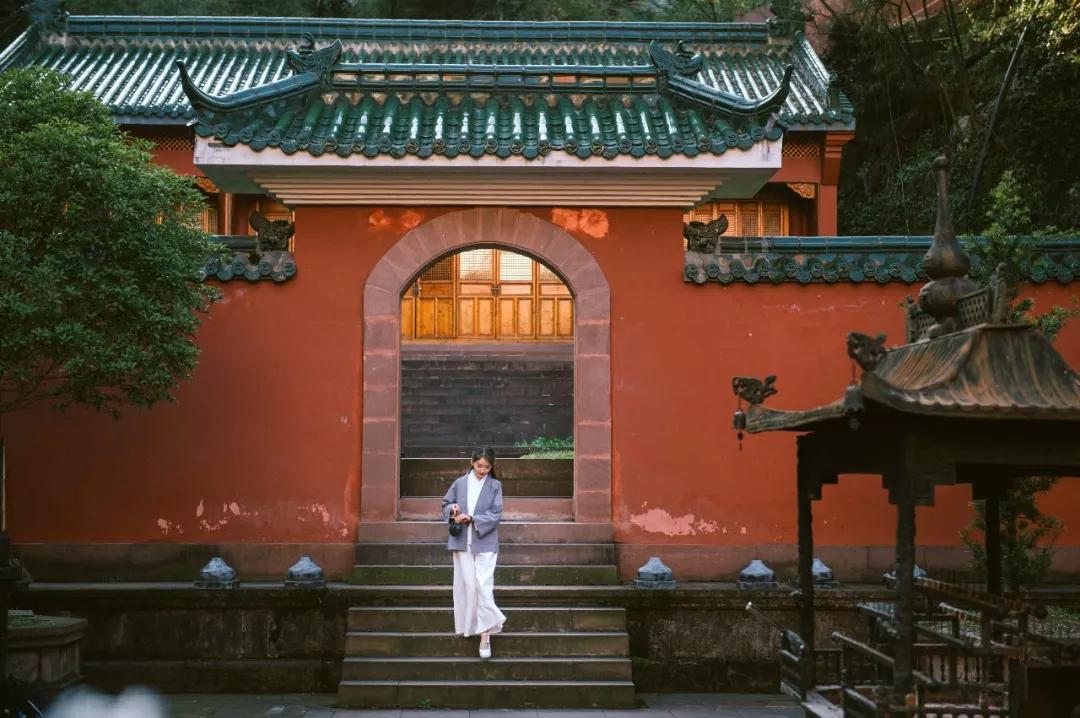 齐云山沉浸式复古游圈粉游客,五一旅游齐云山