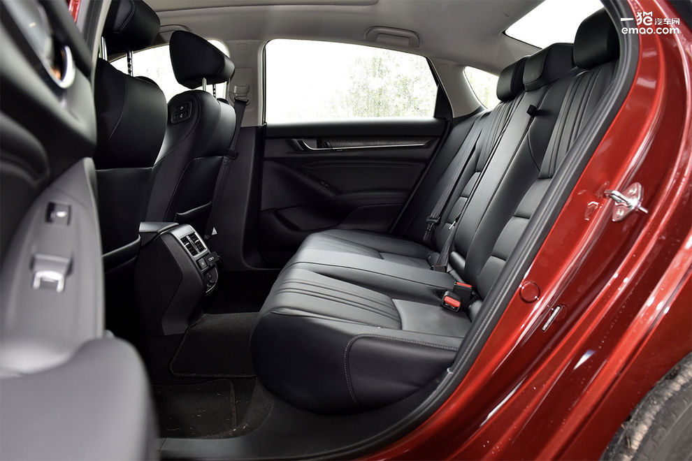 凯美瑞2.0和雅阁1.5t哪个更值得买,最新本田雅阁vs最新丰田凯美瑞