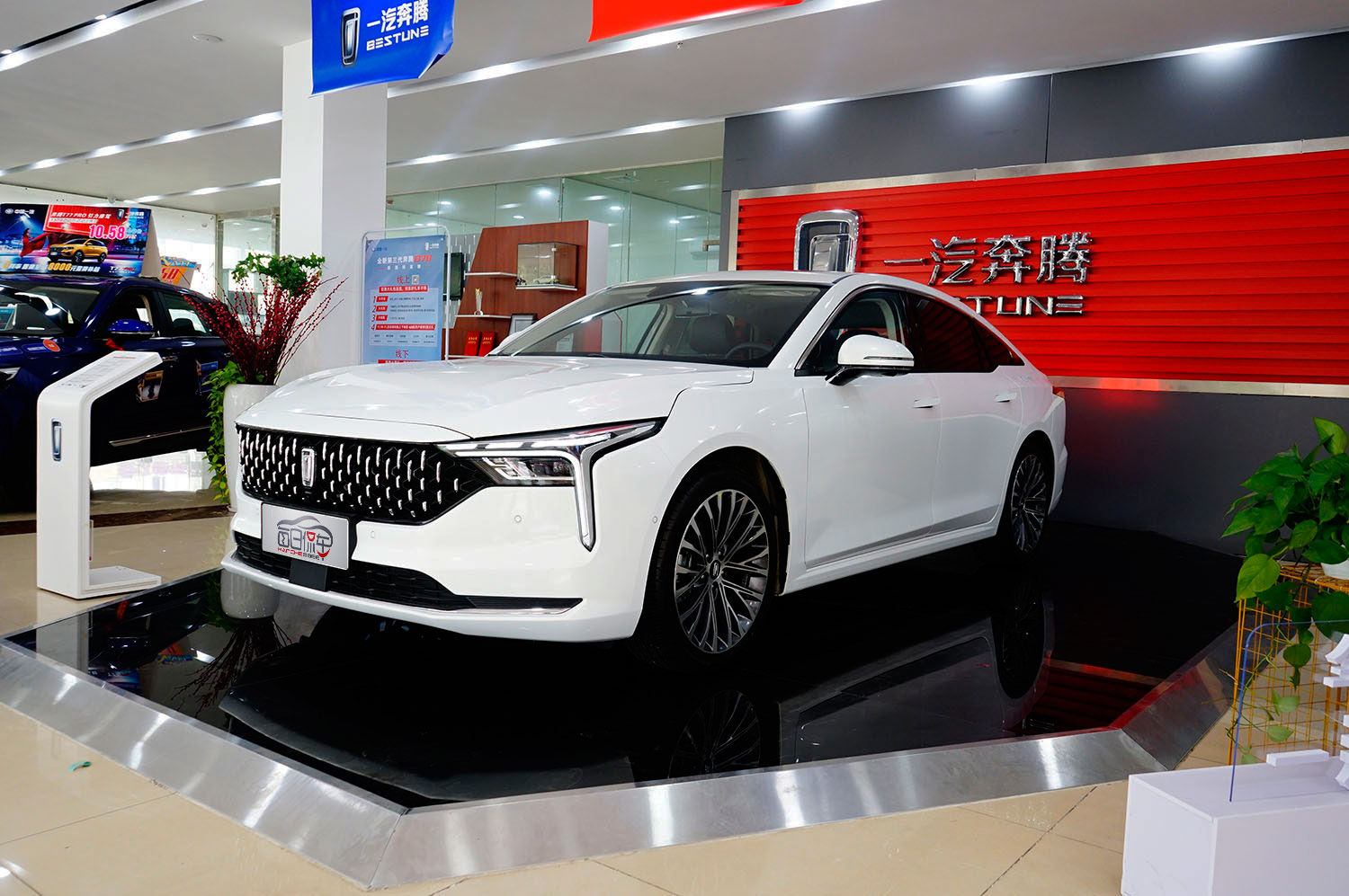 年轻人的第一辆轿跑型汽车奔腾b70,造型不错性能好的车