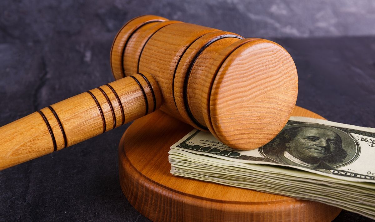 离婚案件精神损害赔偿判决书,离婚案中私生子法院如何认定