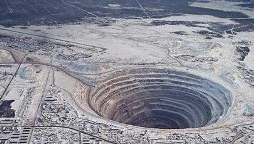 恐怖电影中真实存在的鬼屋,盘点恐怖片中最容易闹鬼的场所