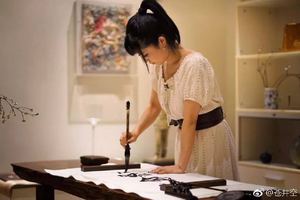 社会丨苍井空直播生子：有“污点”的人不配拥有家庭？