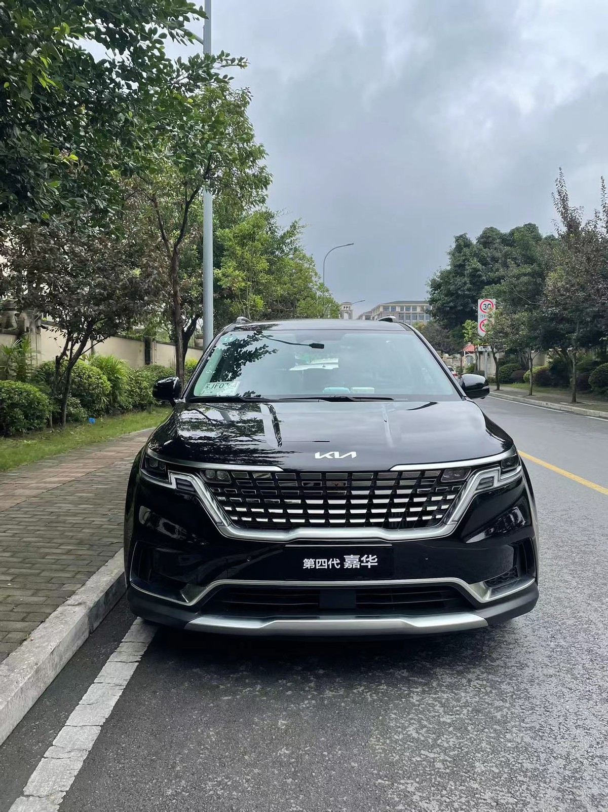 家用mpv好选择体验第四代起亚嘉华,起亚嘉华2.2柴油试驾视频