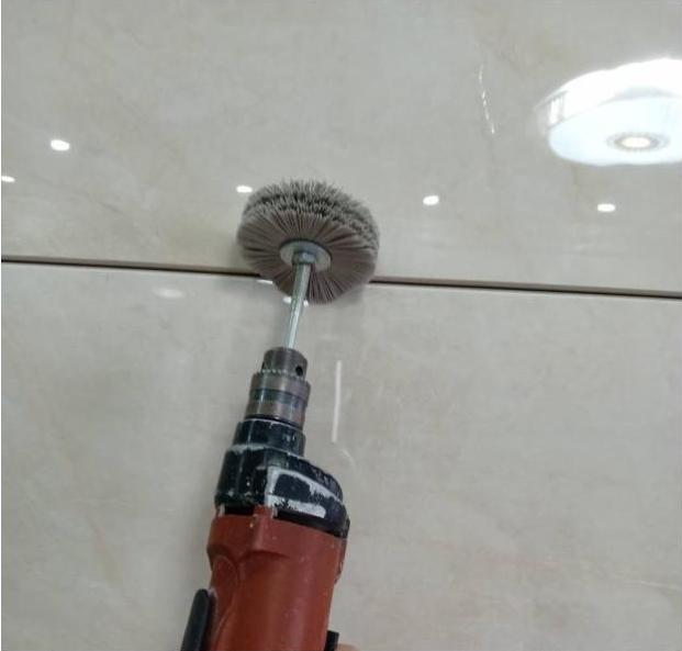 美缝把瓷砖崩瓷了常见吗,瓷砖做美缝时出现崩瓷怎么补救